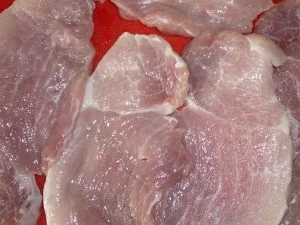 Haselnussschnitzel mit krossem Schinken und Pinienkernen an überbackenem grünem Spargel - Rezept - Bild Nr. 3