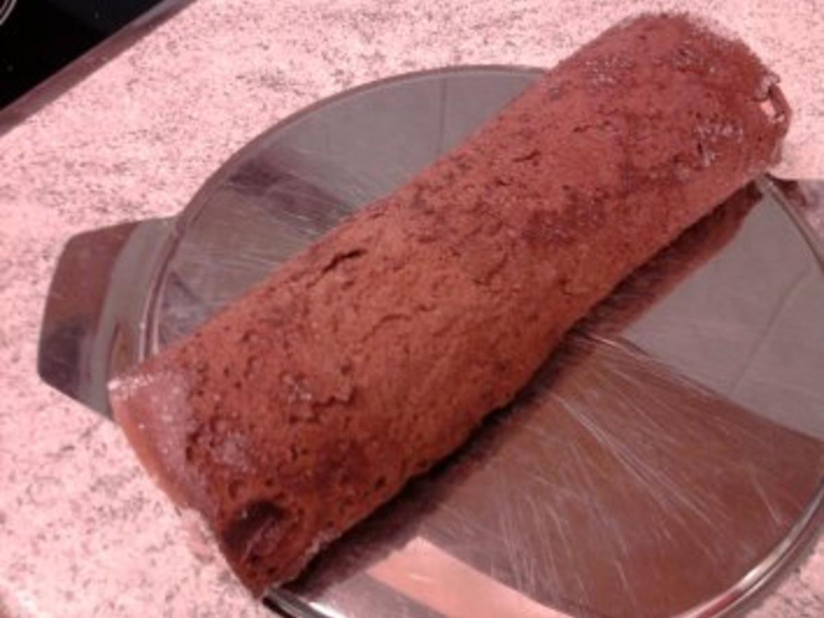 Biskuitrolle mit Schoko Sahne - einfach - von sumueki Biskuitrolle mit Schoko Sahne - einfach - von sumueki