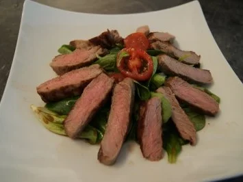 Rezept: Steakstreifen auf Rapunzel mit Himbeervinaigrette Bild Nr. 2 Steakstreifen auf Rapunzel mit Himbeervinaigrette - Rezept - Bild Nr. 2