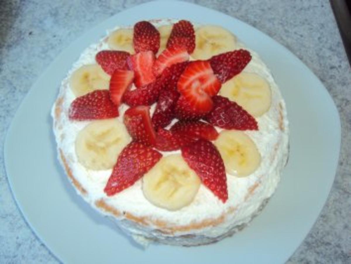 Mini Erdbeer-Bananen Torte - Rezept mit Bild - kochbar.de