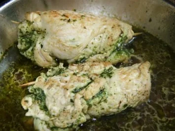 Huhn: Hähnchenröllchen mit Bärlauch-Pesto - Rezept - Bild Nr. 4