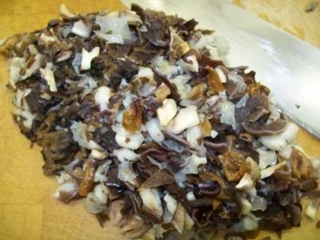 Kräuter-Zwiebelbraten zu Mini-Pilzknödeln und Kerbel-Minz-Erbsen - Rezept - Bild Nr. 6