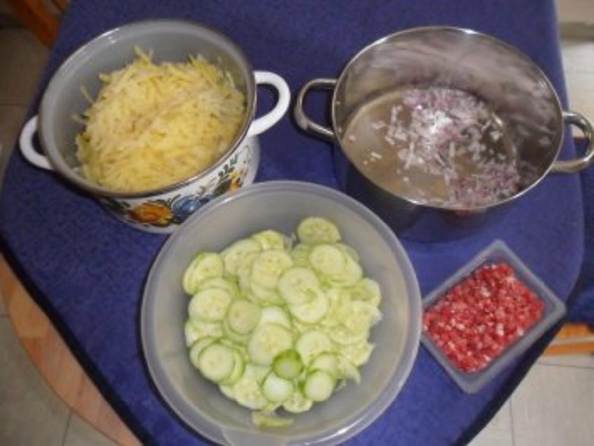 Kartoffelsalat mit Gurke ("Gugummere-Salat") - Rezept - Bild Nr. 2