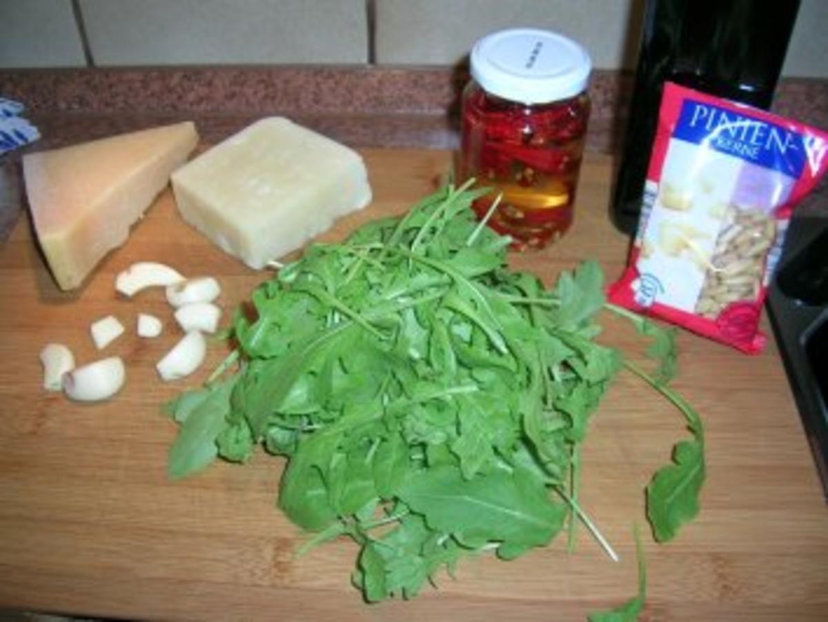 Pesto Tricolore - sehr lecker zu Nudelgerichten - Rezept