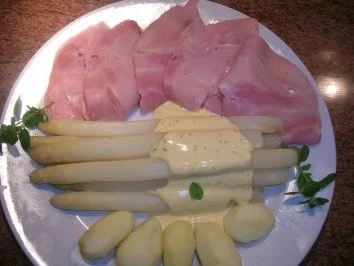 Spargel, Schinken und selbstgemachte Sauce Hollandaise -klassisch-meine 1952 Variante - Rezept - Bild Nr. 2