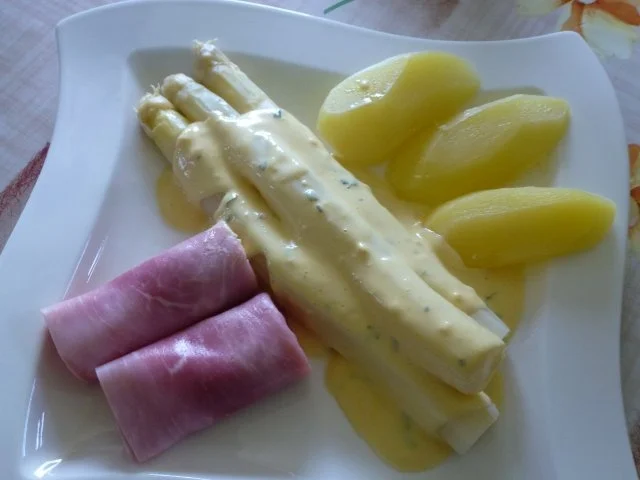 Spargel, Schinken und selbstgemachte Sauce Hollandaise -klassisch-meine 1952 Variante - Rezept - Bild Nr. 5