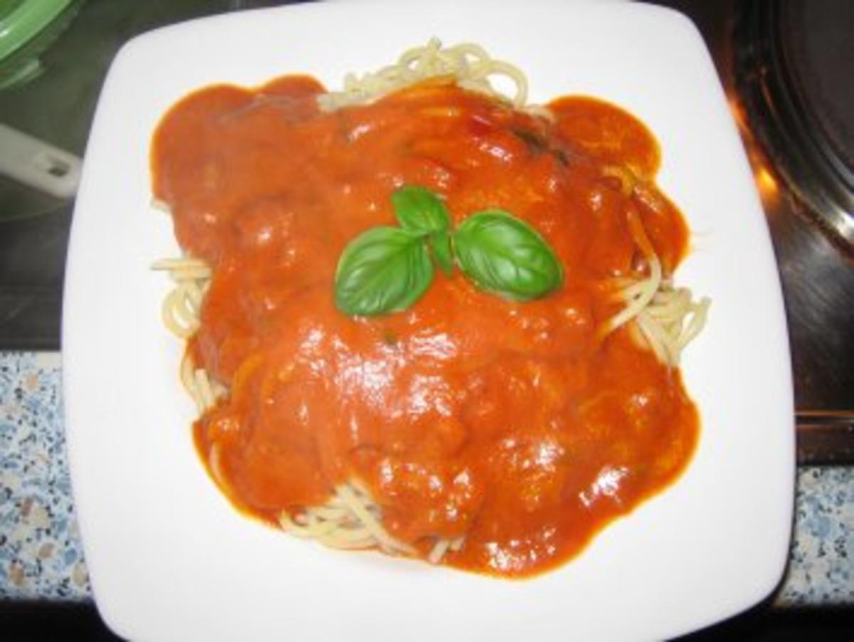 Spaghetti mit Tomatensoße - Rezept