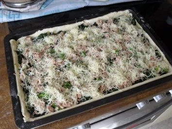 Pizza mit Thunfisch und Blattspinat - Rezept - Bild Nr. 6