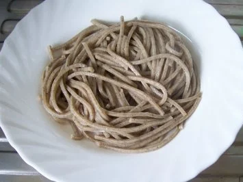 Kochen: Hanf-Spaghetti mit Käse-Sahne-Sauce - Rezept - Bild Nr. 2