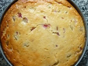 Rezept: Mascarponetorte" Erdbeer- Rhabarber" an Erdbeerlimes-Spiegel und Schlagsahnehaube Bild Nr. 3 Mascarponetorte" Erdbeer- Rhabarber" an Erdbeerlimes-Spiegel und Schlagsahnehaube - Rezept - Bild Nr. 3