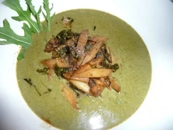 Rezept: SUPPE/GEMÜSE:Spinatsuppe mit gebratenem Spargel SUPPE/GEMÜSE:Spinatsuppe mit gebratenem Spargel - Rezept