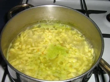 Rezept: Knöpflesuppe Bild Nr. 3 Knöpflesuppe - Rezept - Bild Nr. 3