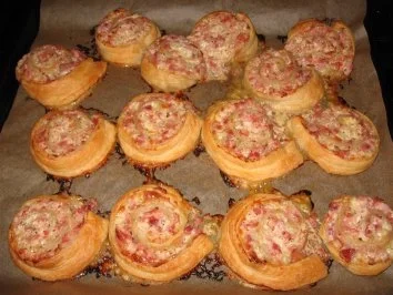 Rezept: Pikante Dinkel-Blätterteigröllchen Bild Nr. 3 Pikante Dinkel-Blätterteigröllchen - Rezept - Bild Nr. 3