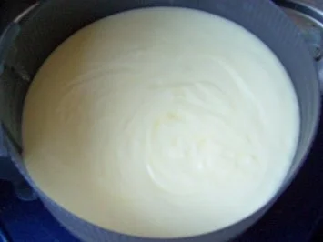 Rezept: Backen: Weiße Schoko-Trüffel-Torte Bild Nr. 2 Backen: Weiße Schoko-Trüffel-Torte - Rezept - Bild Nr. 2