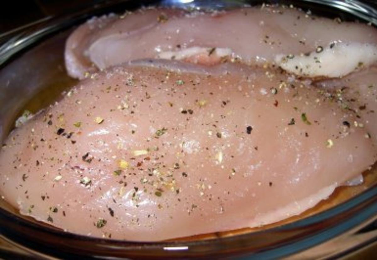 Hähnchenbrust unter Pestokruste mit pfeffriger Erdbeersauce - Rezept - Bild Nr. 7