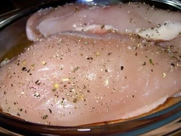 Hähnchenbrust unter Pestokruste mit pfeffriger Erdbeersauce - Rezept - Bild Nr. 7