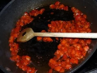 Hähnchenbrust unter Pestokruste mit pfeffriger Erdbeersauce - Rezept - Bild Nr. 10