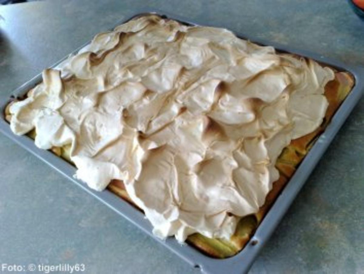 Bilder für Rhabarberkuchen mit Baiserhaube - Rezept