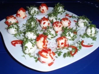 Rezept: Bunte Mini-Mozzarella-Kugeln Bunte Mini-Mozzarella-Kugeln - Rezept
