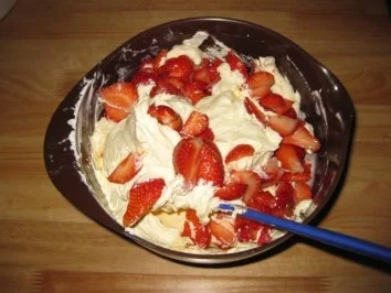 Erdbeerquarktorte mit Karamellguss - Rezept - Bild Nr. 8