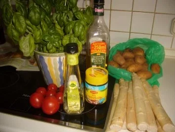 Tomaten-Basilikum-Vinaigrette zu Spargel - Rezept