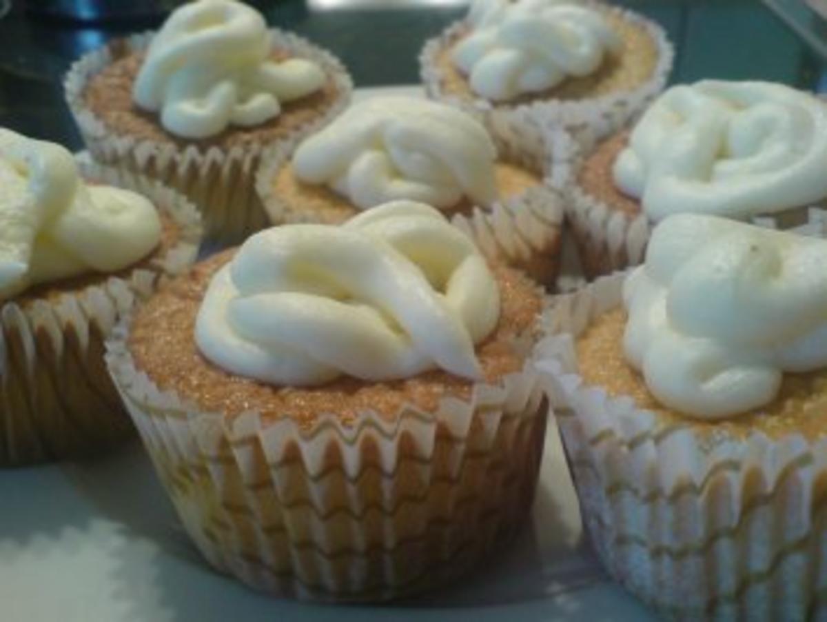 Bilder für Vanilla Cupcakes mit Vanille Frosting - Rezept