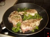 Hähnchenbrust mit grünen Spargel und Orangen-Graphefruitbutter - Rezept