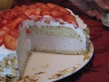 Rezept: Torte - Cremiges aus Erdbeeren Bild Nr. 9 Torte - Cremiges aus Erdbeeren - Rezept - Bild Nr. 9