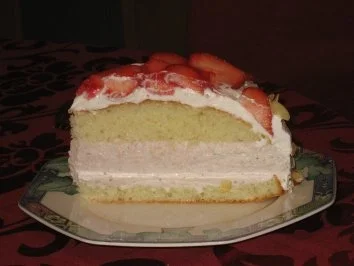 Rezept: Torte - Cremiges aus Erdbeeren Bild Nr. 10 Torte - Cremiges aus Erdbeeren - Rezept - Bild Nr. 10