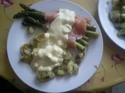 Spargel-Lachs-Röllchen mit Petersilienkartoffeln - Rezept