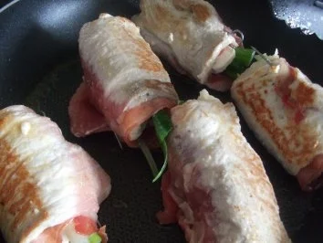 Schnitzelröllchen mit Zwiebel Sößchen - Rezept - Bild Nr. 3