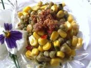 Mais-Erbsen-Gemüse mit Gartenkräuter - Rezept