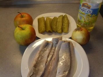 Rezept: Salate: Matjessalat mit Äpfeln Bild Nr. 3 Salate: Matjessalat mit Äpfeln - Rezept - Bild Nr. 3