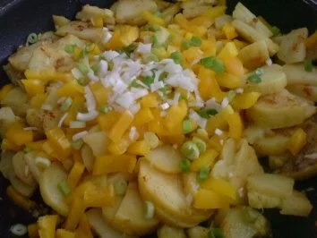 Rezept: Bratkartoffel-Restepfanne Bild Nr. 6 Bratkartoffel-Restepfanne - Rezept - Bild Nr. 6