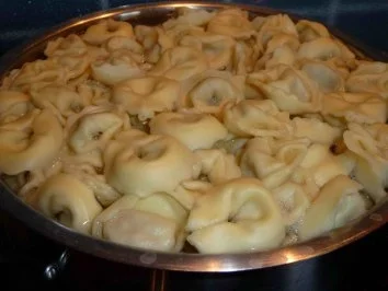 Rezept: Gemüse in Käsesoße auf Tortellini Bild Nr. 2 Gemüse in Käsesoße auf Tortellini - Rezept - Bild Nr. 2