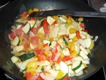 Rezept: Gemüse in Käsesoße auf Tortellini Bild Nr. 7 Gemüse in Käsesoße auf Tortellini - Rezept - Bild Nr. 7