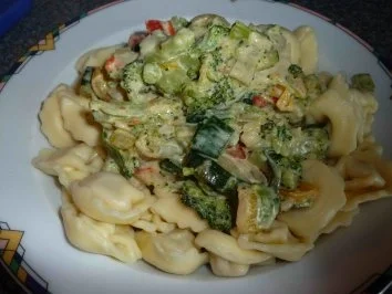 Rezept: Gemüse in Käsesoße auf Tortellini Bild Nr. 13 Gemüse in Käsesoße auf Tortellini - Rezept - Bild Nr. 13
