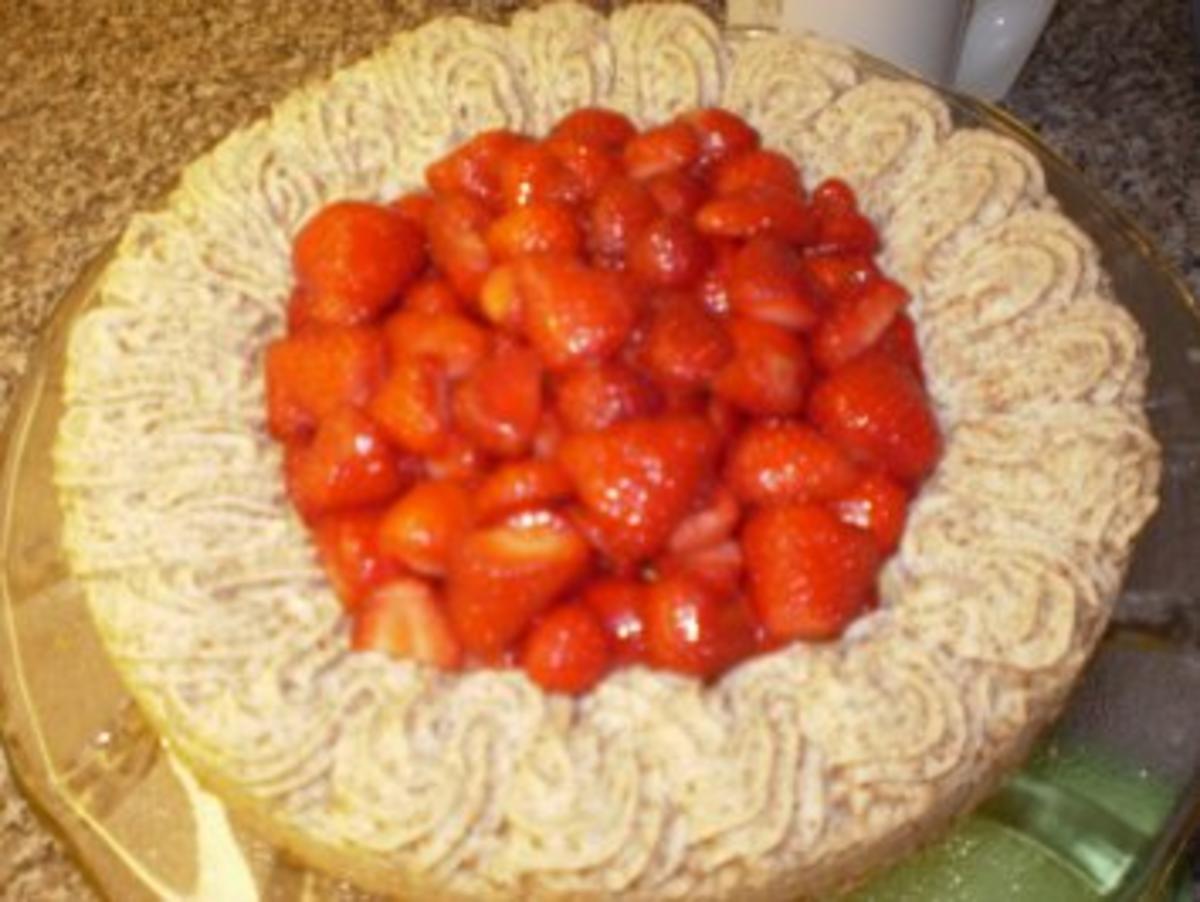 Erdbeer-Makronen-Torte - Rezept - Bild Nr. 2
