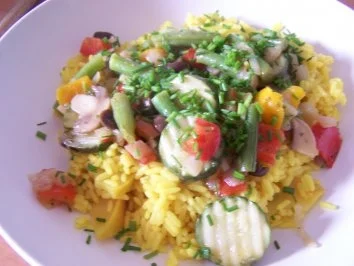 Rezept: Gebratenes Gemüse mit Kurkuma-Reis Gebratenes Gemüse mit Kurkuma-Reis - Rezept