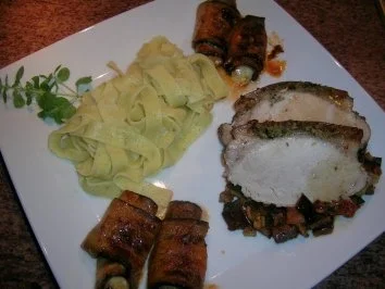 Rezept: Schweinebraten nach Lorenza de Medici mit Zitronennudeln und Auberginenröllchen Bild Nr. 2 Schweinebraten nach Lorenza de Medici mit Zitronennudeln und Auberginenröllchen - Rezept - Bild Nr. 2