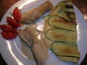 Seeteufelfilet mit Zucchinicrepes und Weißweinsauce - Rezept