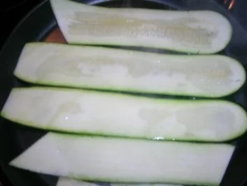 Rezept: Seeteufelfilet mit Zucchinicrepes und Weißweinsauce Bild Nr. 4 Seeteufelfilet mit Zucchinicrepes und Weißweinsauce - Rezept - Bild Nr. 4