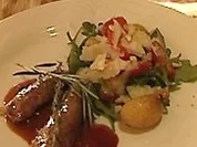 Rezept: Drillingslamm auf lauwarmem Raukebett Drillingslamm auf lauwarmem Raukebett - Rezept