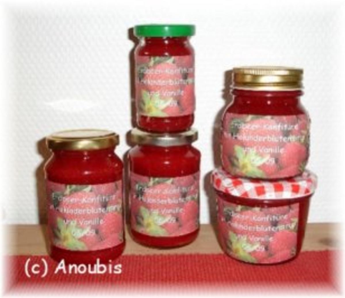 Brotaufstrich - Erdbeerkonfitüre mit Holunderblütensirup und Vanille - Rezept