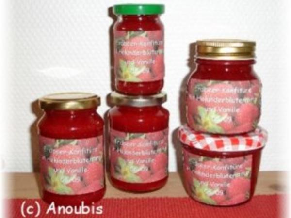 Brotaufstrich - Erdbeerkonfitüre mit Holunderblütensirup und Vanille ...