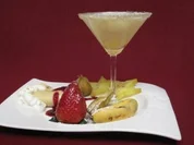 Zitronensorbet, dazu frisches Obst und warmer Crepe mit Cremefüllung - Rezept