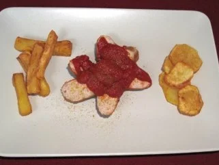 Rezept: Currywurst mit Pommes a la Corinna Currywurst mit Pommes a la Corinna - Rezept