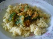 Rezept: Couscous mit Zucchini und Erdnüssen Couscous mit Zucchini und Erdnüssen - Rezept
