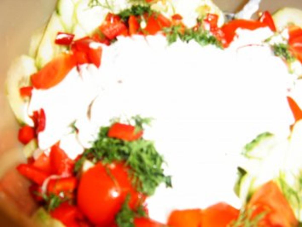 Gurken-Paprika-Tomatensalat - Rezept - Bild Nr. 5
