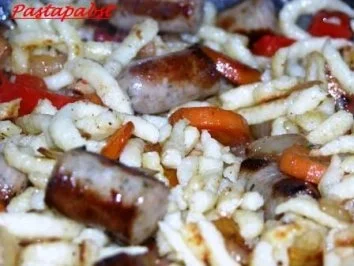 Bunte Spätzle-Würstchen-Pfanne - Rezept